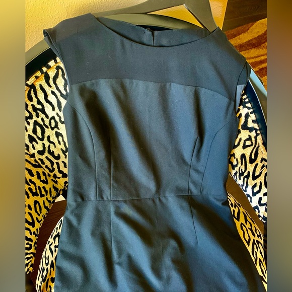 LN BANANA REPUBLIC SHEATH DRESS. THIS IS THE PERFECT LITTLE BLACK DRESS💄 - Picture 5 of 8